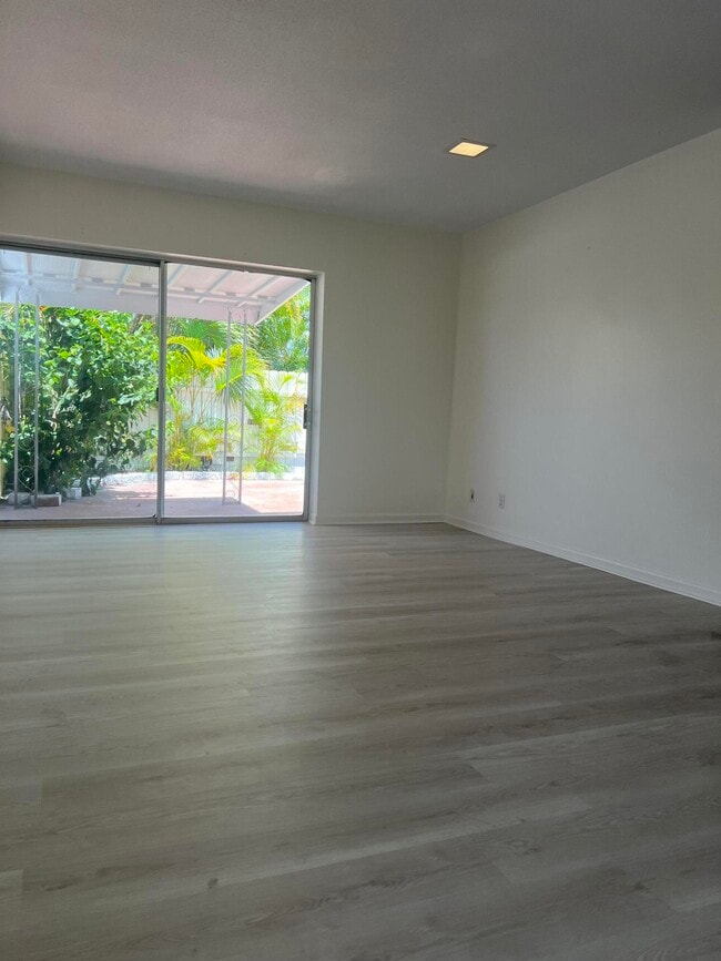 Building Photo - 136 Yacht Club Dr