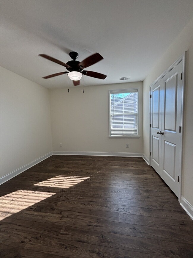 Building Photo - 608 Ravensridge Ln