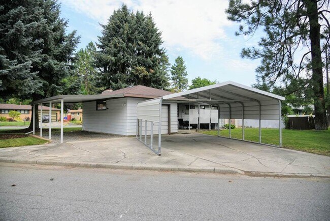 Building Photo - NOW available 4 bed 2 bath in Town & Country