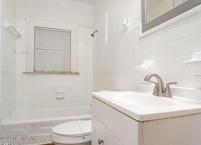 Building Photo - 940 Glencarin St