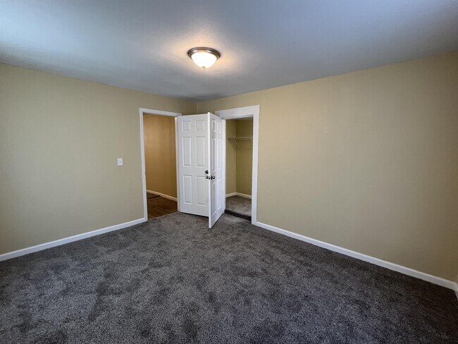 Building Photo - 201 Pike St