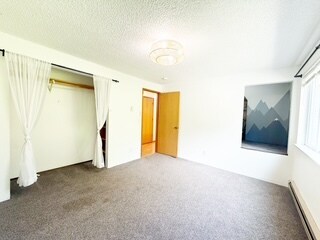Building Photo - 450 NE Riverhill Dr