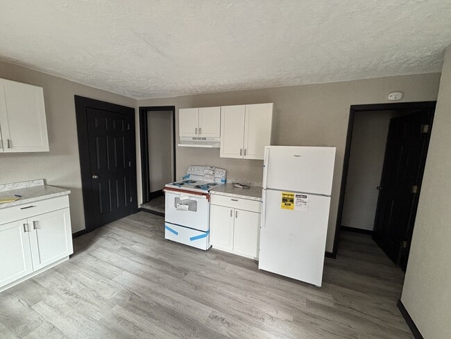 Building Photo - 621 Greenfield Ave SW