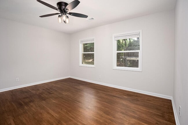 Building Photo - 205 W Drake Ave