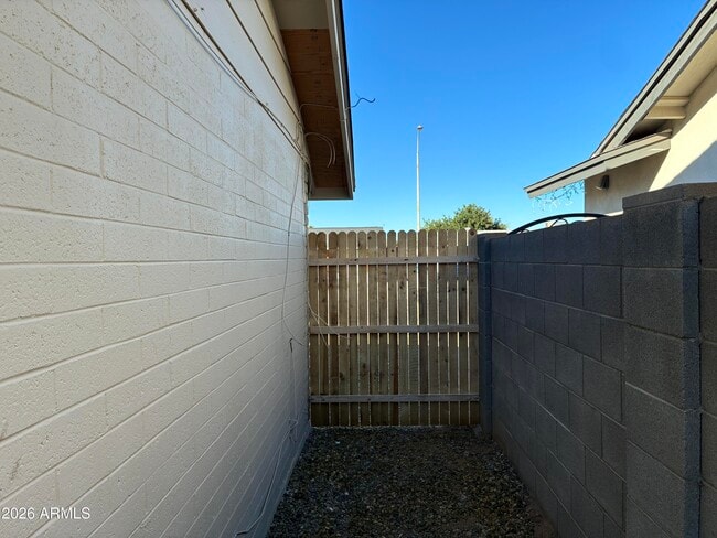 Building Photo - 8819 W Roma Ave