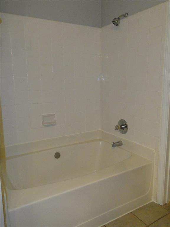 Building Photo - 2700 Pine Tree Rd NE