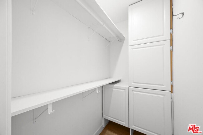 Building Photo - 244 S Almont Dr