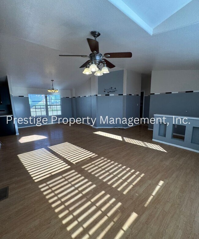 Building Photo - This 4/2 Vail Manufactured Home Is On A 1 Acre Lot!!!