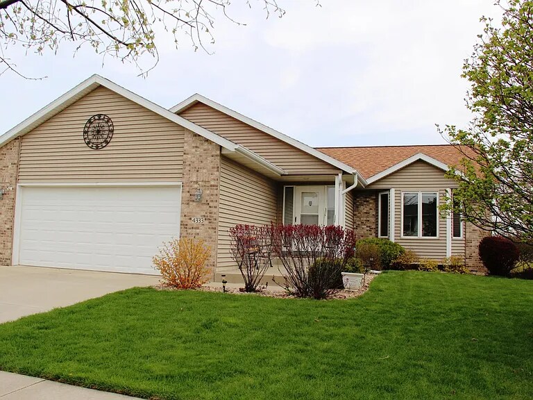 Primary Photo - 4333 10 St NW