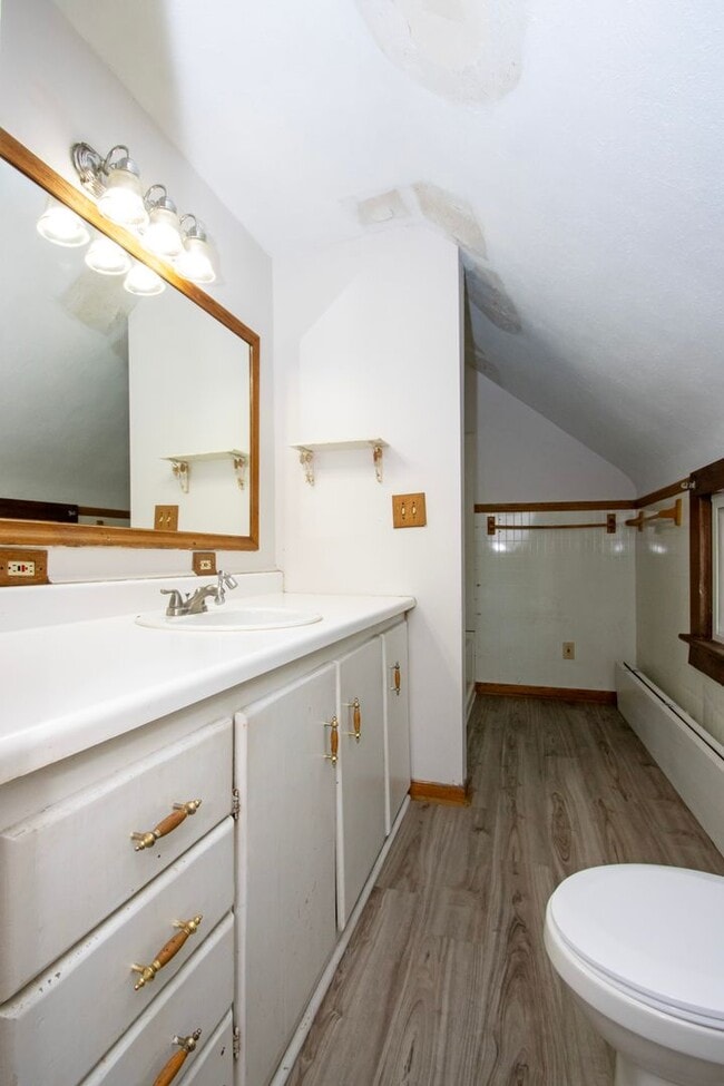 Building Photo - Two Bedroom Home