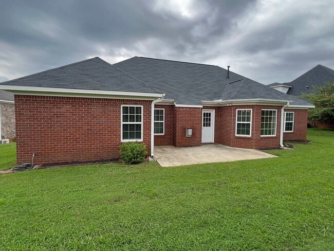 Building Photo - 4858 Somerset Dr