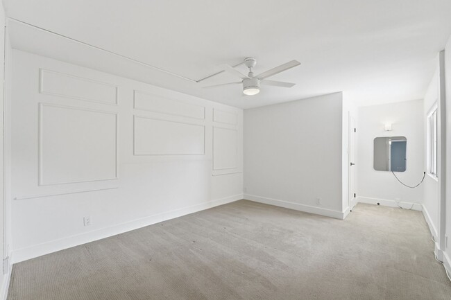 Building Photo - Beautiful 2-bedroom, 2-bathroom home nestled in the vibrant heart of Scottsdale. ALL UTILITIES IN...