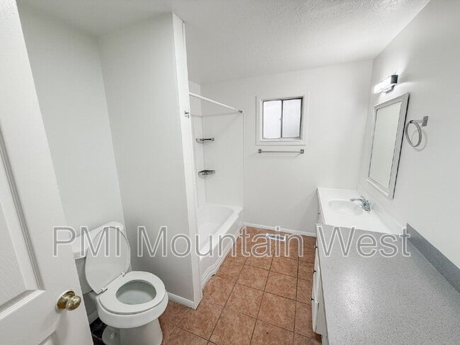 Building Photo - 698 Doren Dr