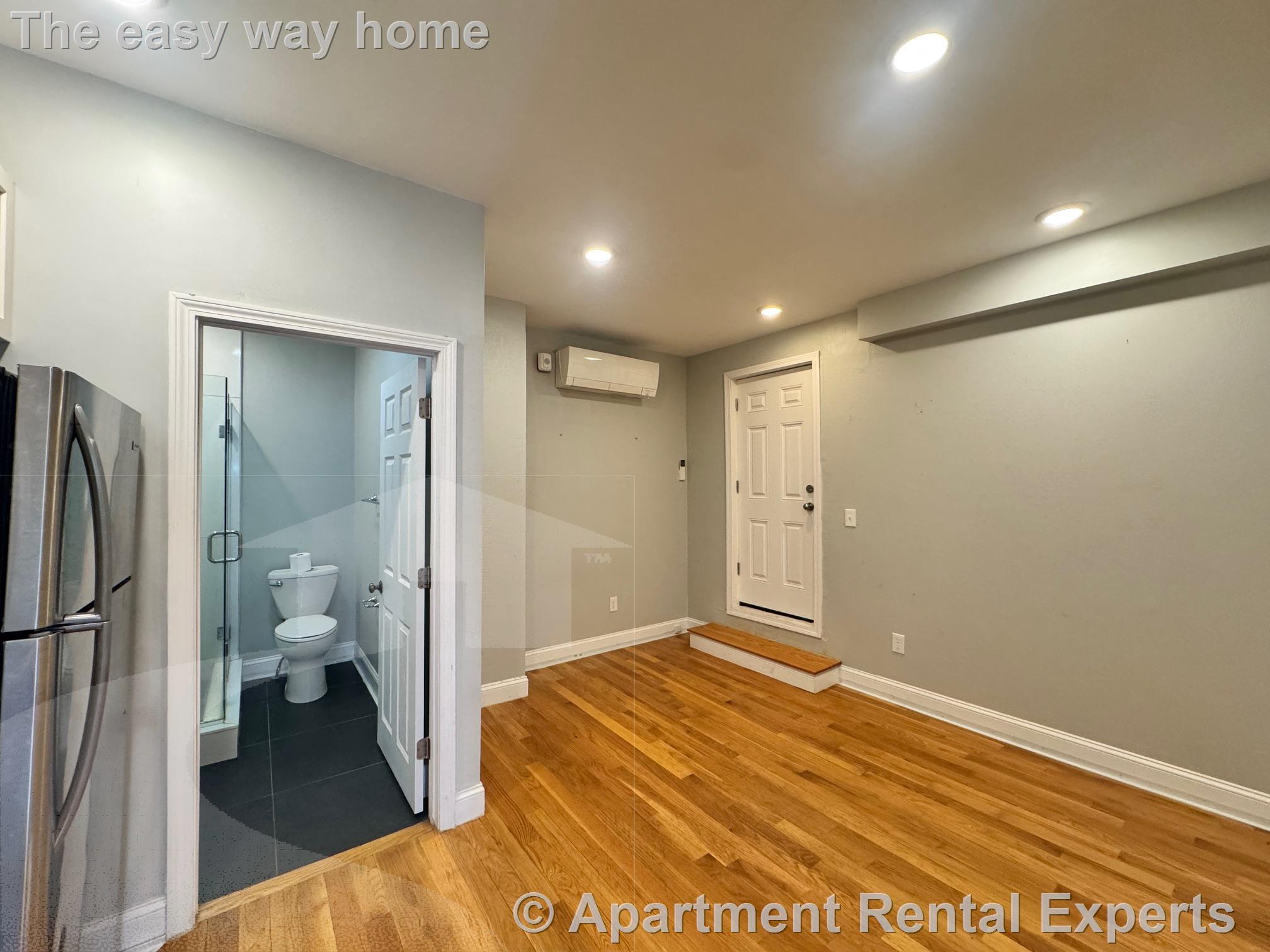 Building Photo - 246 Main St