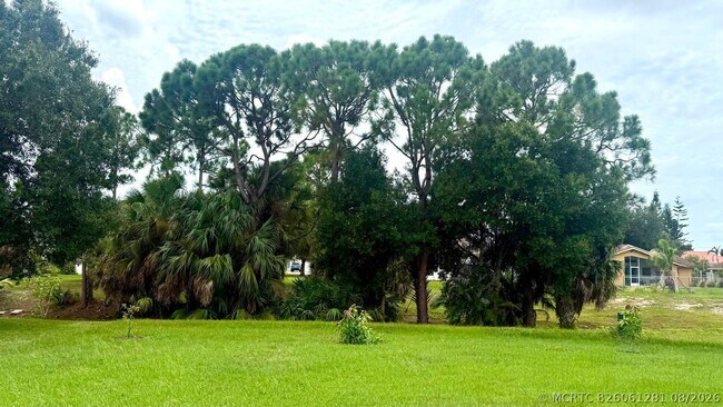 Building Photo - 2847 SW South Calabria Cir