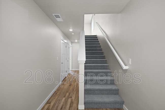Building Photo - 435 2nd Ave N