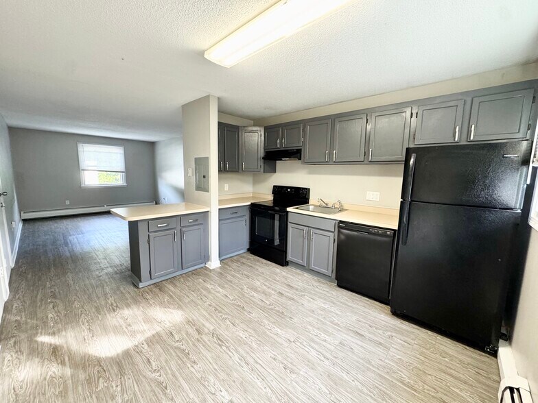 Building Photo - 5 Bradford Dr