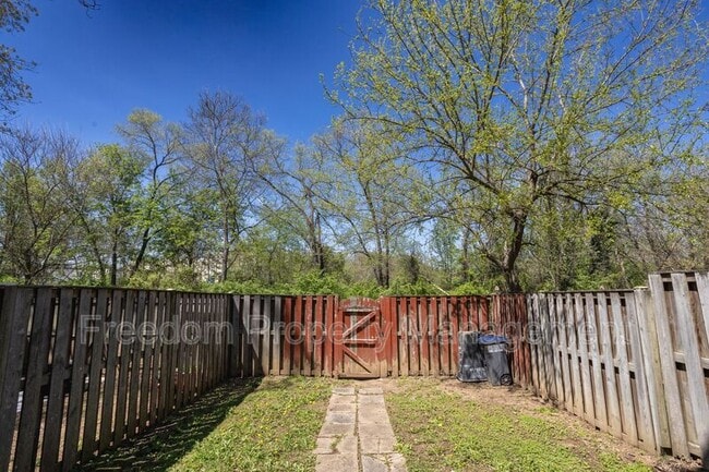 Building Photo - 10270 Cub Run Ct