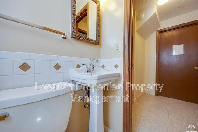 Building Photo - 3421 W 10th Pl