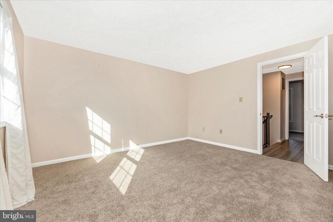 Building Photo - 7167 Glenmeadow Ct