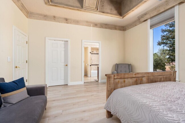 Building Photo - 14215 Killarney Dr