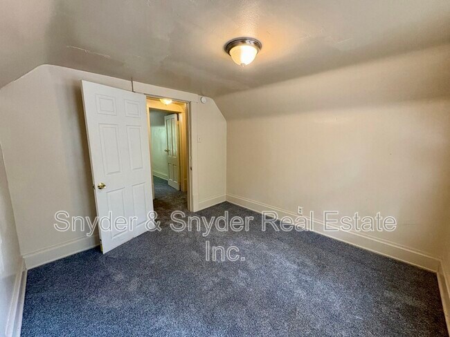 Building Photo - 391 E Voris St