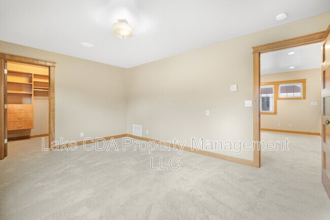 Building Photo - 3270 N Waterwood Ln