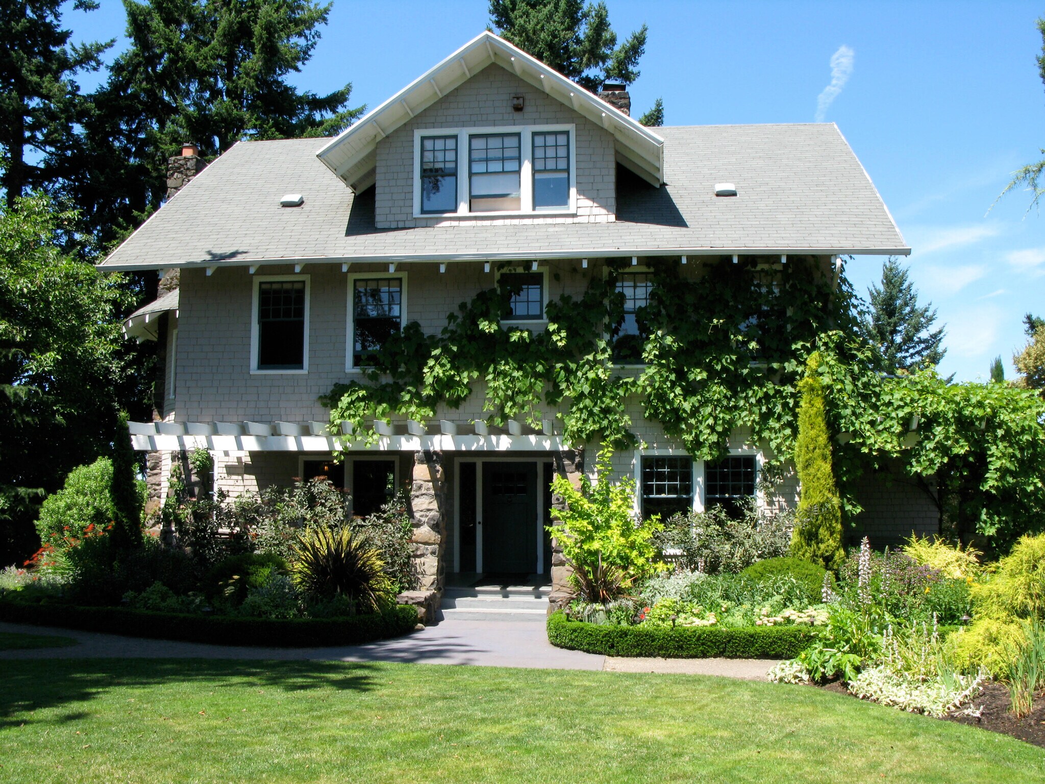 Building Photo - 400 NE 62nd Ave