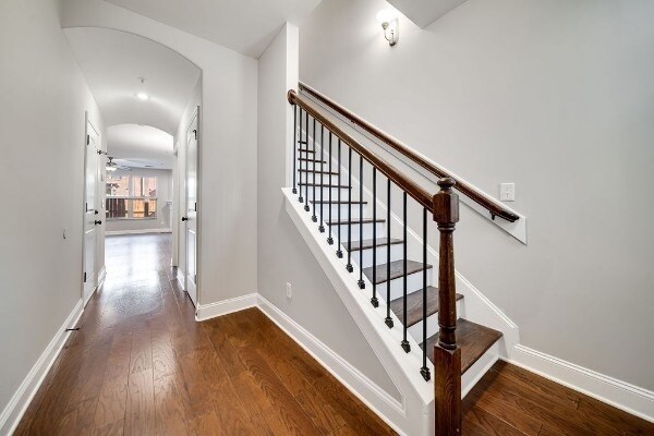 Building Photo - 207 Bixby Ln