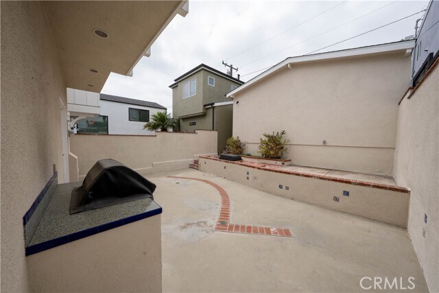 Building Photo - 732 Rosecrans Ave