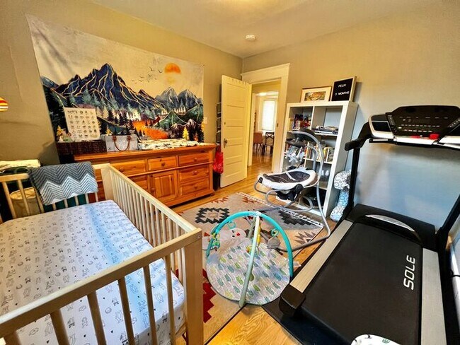 Building Photo - Update 4 Bed 2 Bath House in Old Town! Ava...