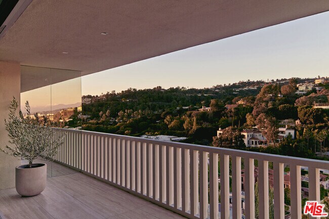 Building Photo - 9255 Doheny Rd