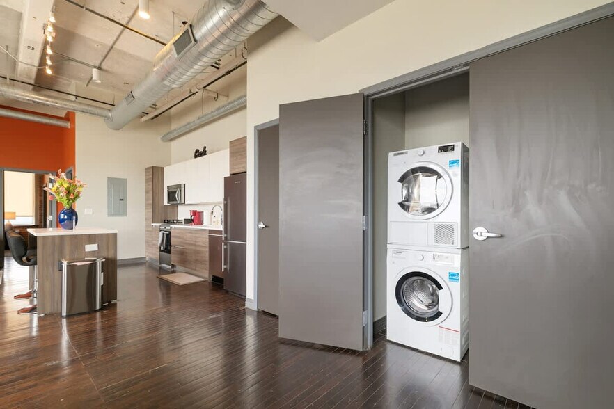 Building Photo - 500 S Ervay St