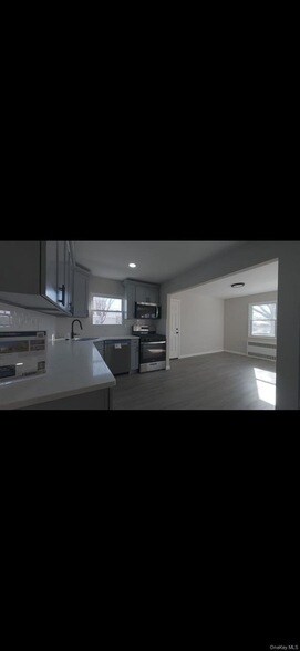 Building Photo - 183-19 145th Ave