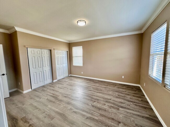 Building Photo - 4 bed/ 4.5 bath in Santa Rosa