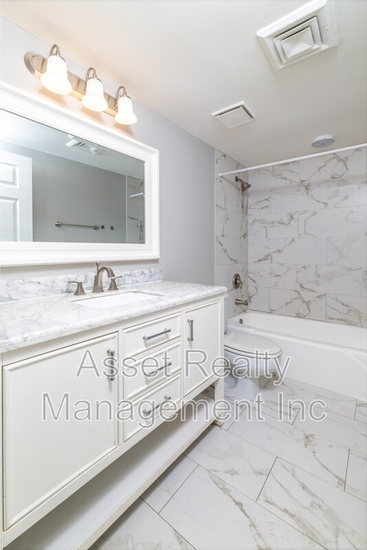 Building Photo - 431 Canberra Dr