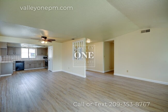 Building Photo - 2232 Ridgeway Dr