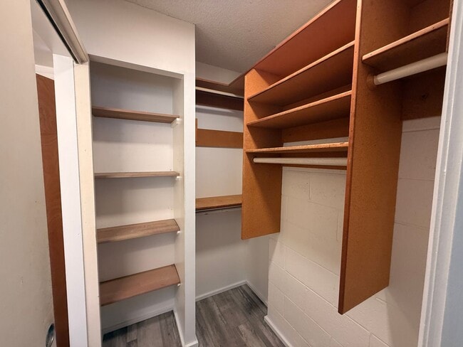 Building Photo - Fresh 2/1 Makiki Heights Condo with 1 Parking, Lanai, Pool, Open floor plan, & Walk-in closet
