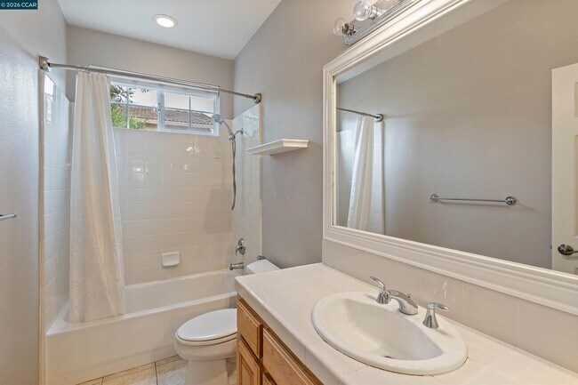 Building Photo - 350 Caroni St