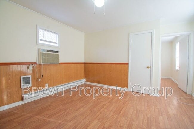 Building Photo - 401 Eva Cir