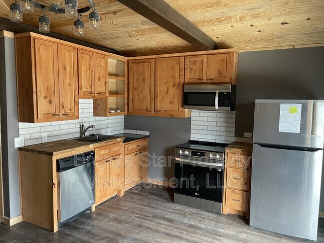 Building Photo - 3403 Broadview Ct