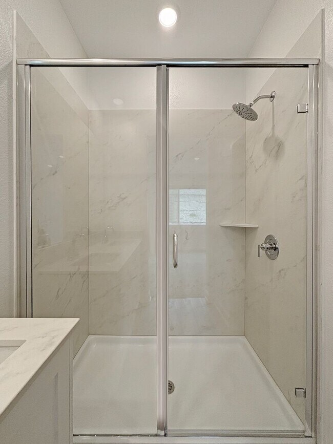 Building Photo - Spacious 3-Bedroom, 3-Bathroom Townhome in...