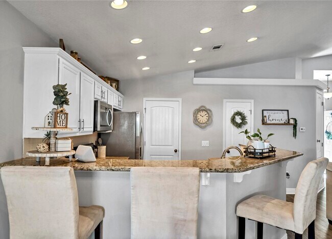 Building Photo - 8390 Island Dr