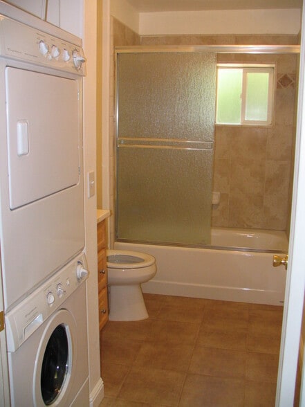 Building Photo - 802 W 4th Ave