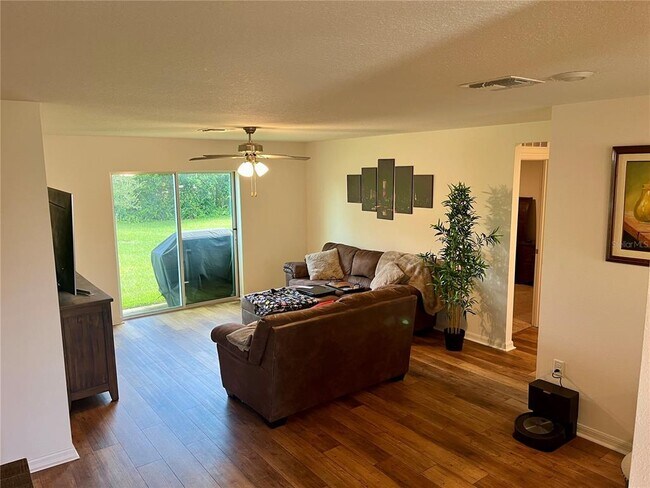 Building Photo - 2531 Lake Helen Osteen Rd