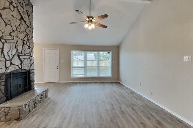 Building Photo - 10107 King Ranch Ln
