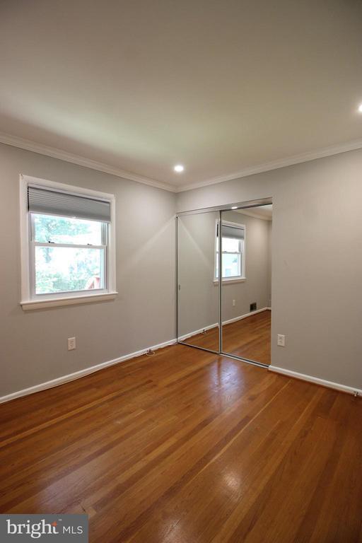 Building Photo - 102 Yeonas Dr SE