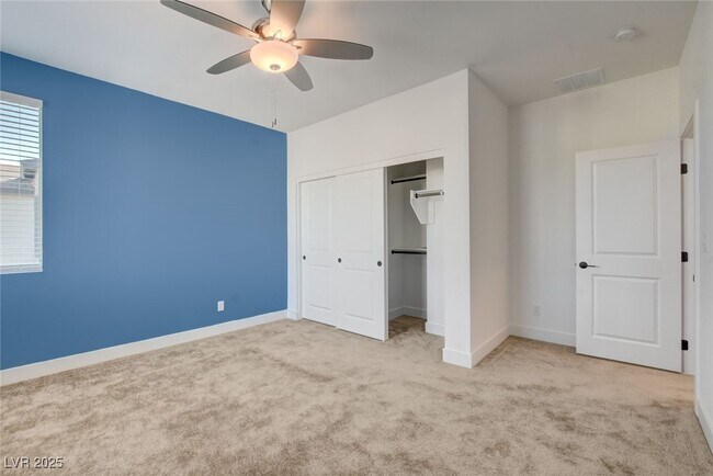 Building Photo - 1305 Azure Jay Ave