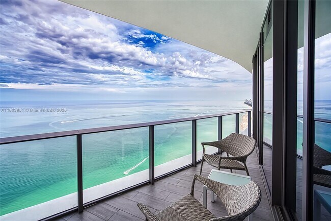 Building Photo - 15701 Collins Ave