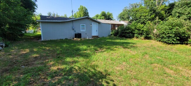 Building Photo - Cute 5 bedroom House